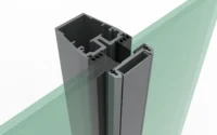 Detailansicht eines Aluminiumprofilrahmens mit Glasfüllung